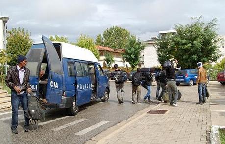 Ndalohen në Kapshticë 8 klandestinë nga Siria dhe Palestina