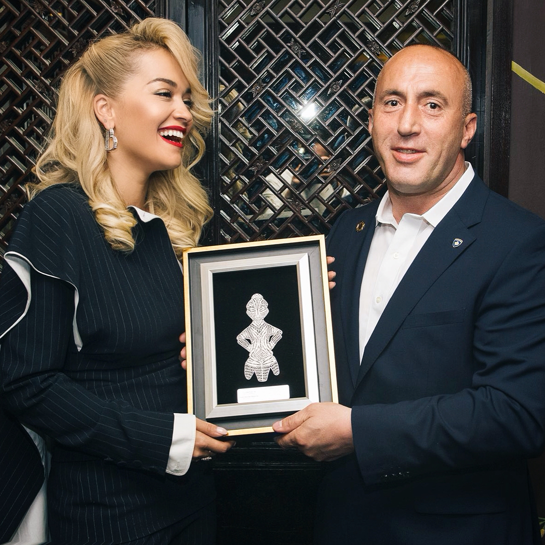 Rita Ora gëzohet nga dhurata e Ramush Haradinajt