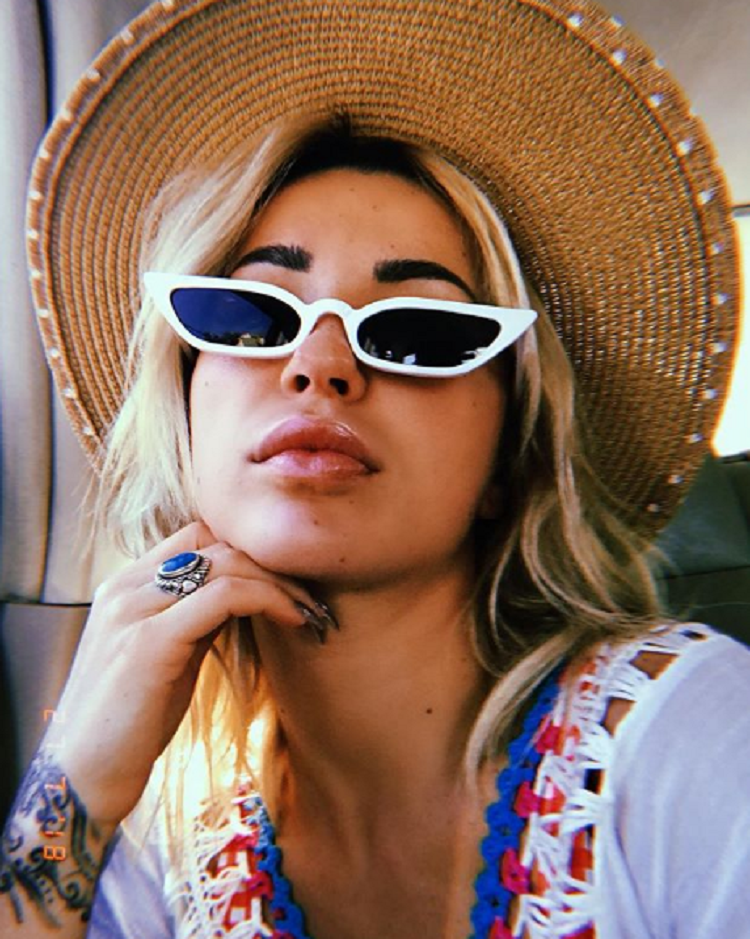 Roza Lati provokon rrjetin me foto sensuale, ja ku i vendos pomodorinit (FOTO)