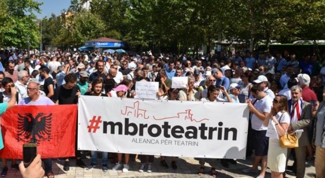 Aleanca për Mbrojtjen e Teatrit: Vlerësojmë aktin e Metës