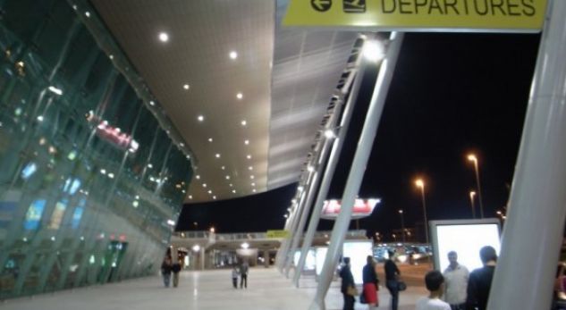 Kaos me fluturimet, deri në 14 orë vonesa në linjat Shqipëri-Itali