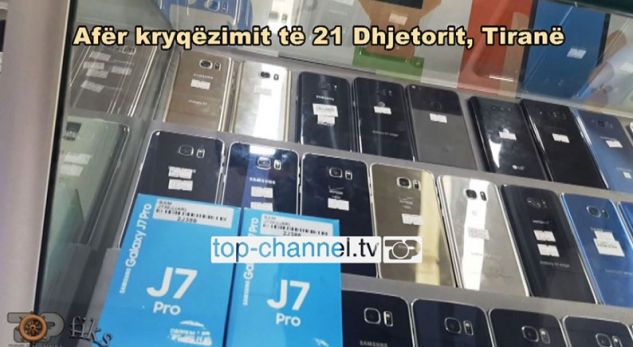 Celularët hyjnë kontrabandë në Tiranë, kutitë boshe me doganë