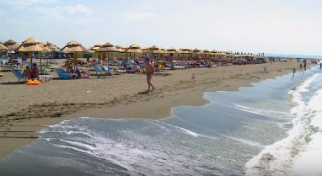 Plazhi që po kërkohet nga pushuesit&#8230; gjithçka kushton lirë!