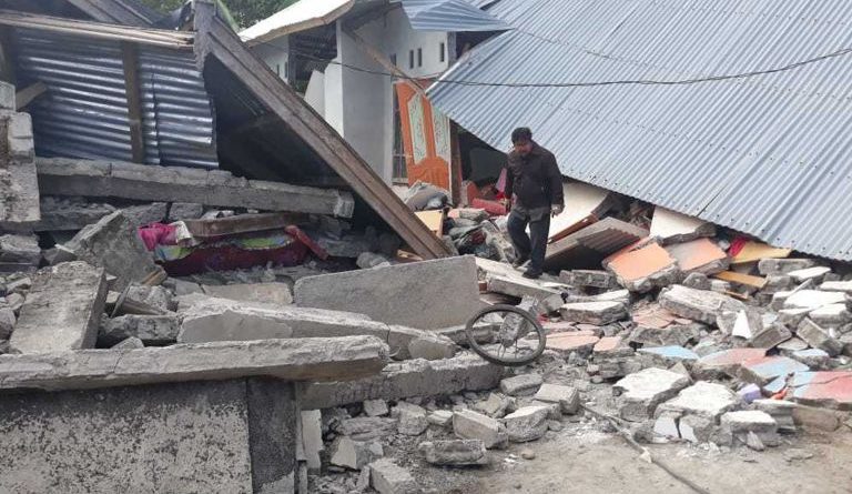 Bllokohen mbi 500 persona nga tërmeti i fuqishëm, të paktën 14 viktima