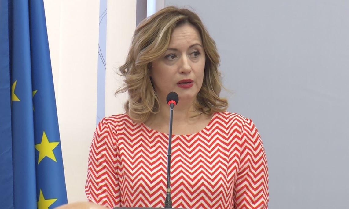 Mesi: Sistem i ri pagash për punonjësit e adiministratës publike