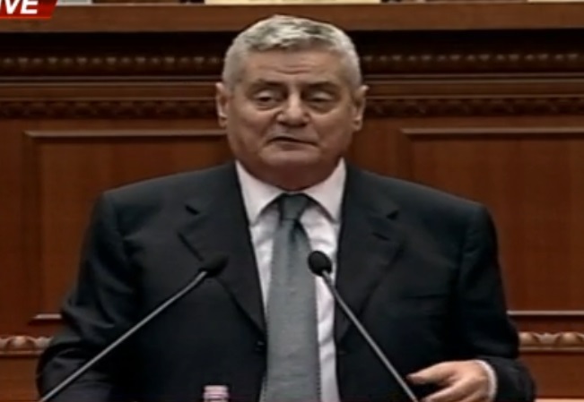 Shehi sulmon Ramën: Unë hoqa dorë nga pronat e mia, ti i je vënë pas teatrit ke 20 vjet