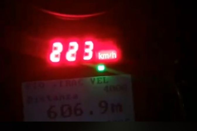Rrugorët kapin në autostradë shoferin me shpejtësi ekstreme 223 km/h (VIDEO)