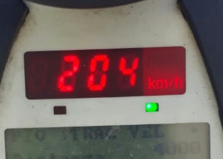 Makina luksoze “fluturon” me 204 km/h në Tiranë-Durrës, policia mbetet pa fjalë: Mendoni për ata që ju presin