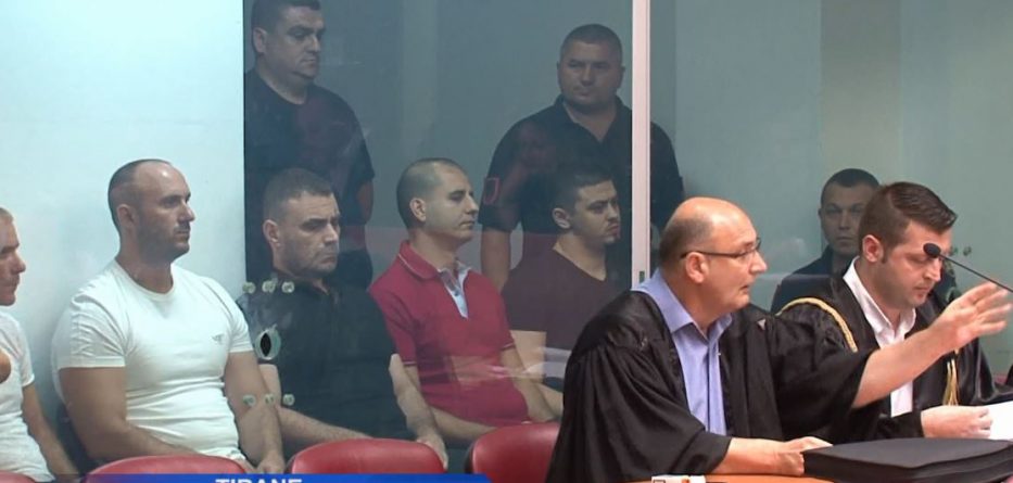 Shtyhet pretenca për Emiljano Shullazin dhe grupin