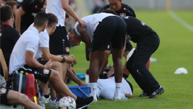 Temperaturat e larta, futbollisti gjerman pëson kolaps para pankinës