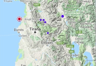 Dëmet e para nga tërmeti i fuqishëm: Një supermarket i plasaritur në Durrës