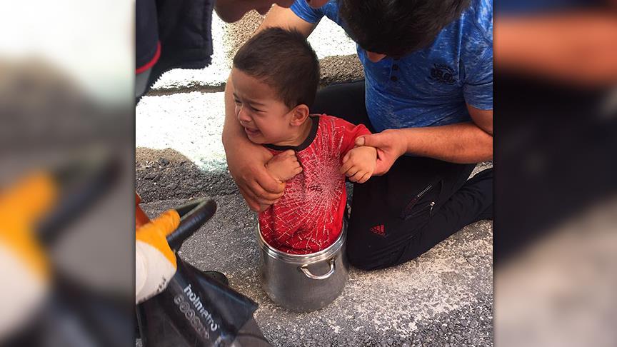 2-vjeçari ngec në tenxheren me presion