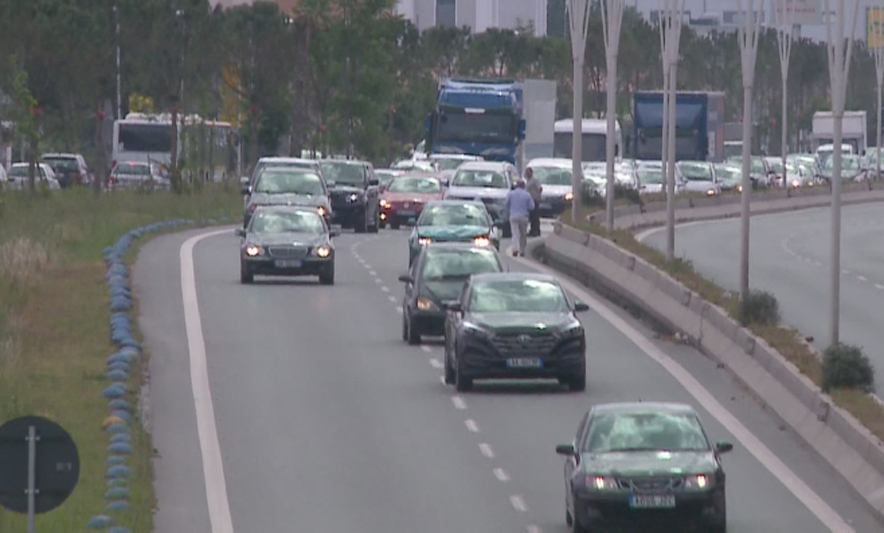 Pas autostradës Tiranë-Durrës, bllokohet një tjetër aks për të kryer punime