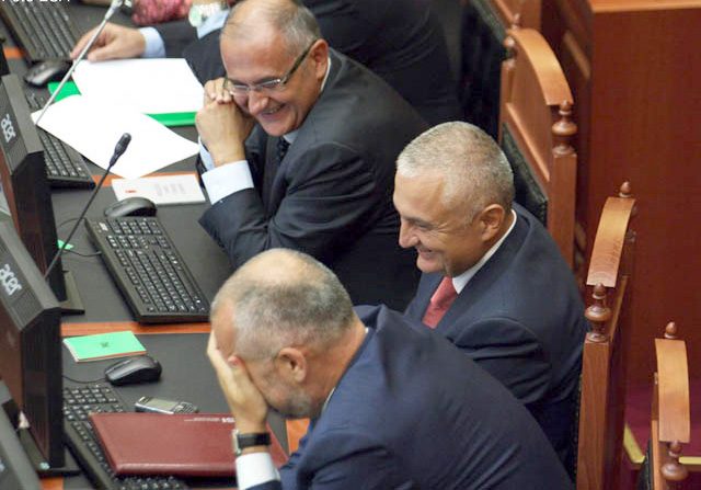 Pas humbjes së Spanjës, Vasili ironi dhe fyerje për Ramën: Të shkojë ky deficienti ynë t’ua organizojë festën