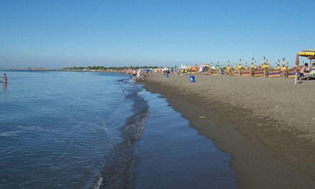 Hyri në det për të shpëtuar të fejuarën, mbytet 30-vjeçari