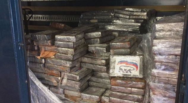 Kapen 100 milionë euro kokainë me logon e partisë së Putinit