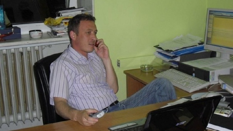 Pushohen hetimet për dhunën ndaj gazetarit Fundo, Artan Hoxha: Mbathja nga sytë këmbët