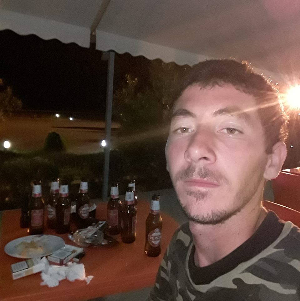 Ja çfarë shkruante në Facebook autori i masakrës me 8 viktima (FOTO)
