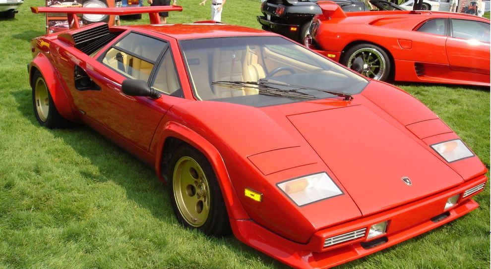 Trashëgon shtëpinë e gjyshit, në garazh gjen një thesar!