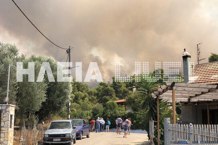 Zjarr i madh në Greqi, evakuohen banorët