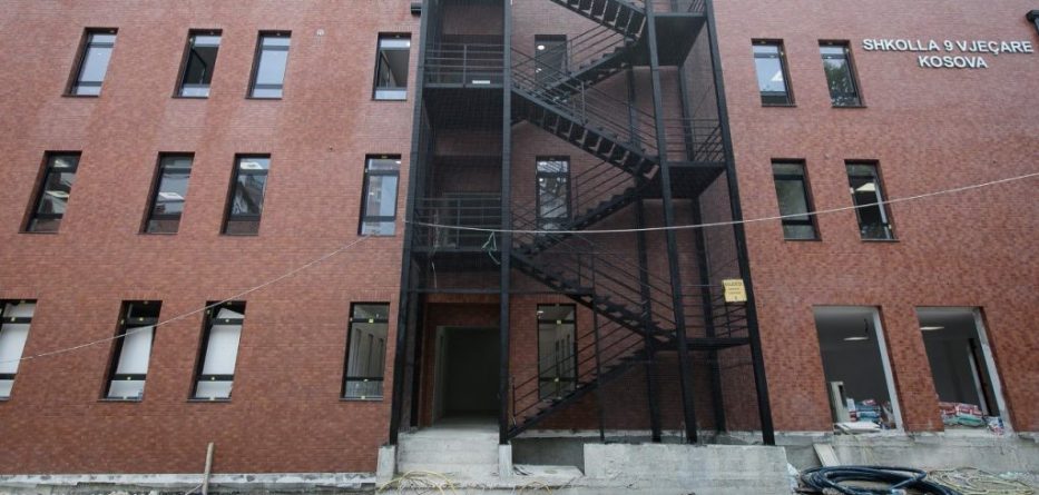 Veliaj: Shkolla ‘Kosova’ më e bukura, i kthyem nxënësve një hapësirë që donin ta bënin pallat