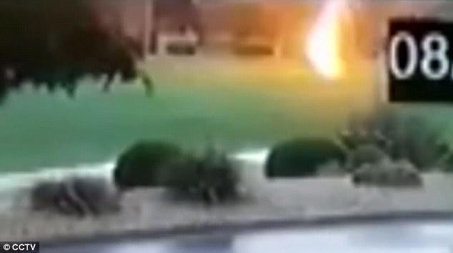 13-vjeçarin e godet rrufeja, ajo që mbante në dorë i shpëtoi jetën