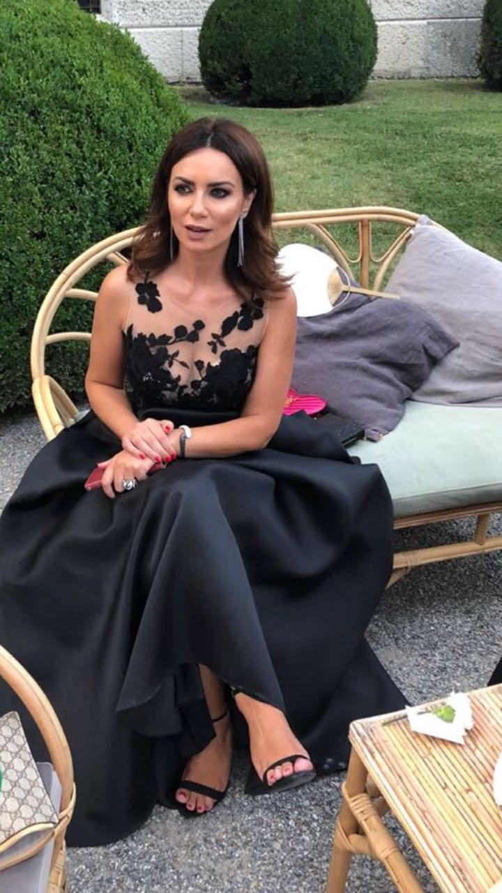 Deputetja nga Durrësi qëllon në ‘shenjë’, shfaqet super elegante! (FOTO)