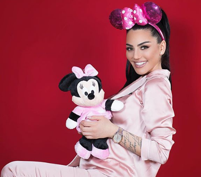 FOTO/ Morena Taraku shtatzënë? Këngëtarja sqaron të vërtetën