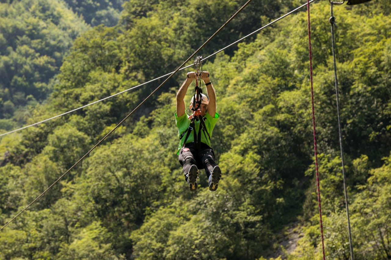 VIDEO/ Presidenti Meta e nis ditën me sporte ekstreme: Adrenalinë e paparë!