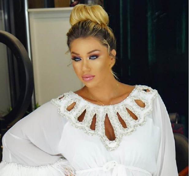 Këngëtarja shqiptare bëhet nënë për herë të parë. Vjen në jetë Jon (FOTO)