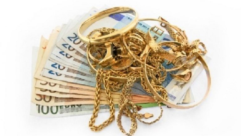 Sekuestrohen në portin e Durrësit një sasi eurosh dhe bizhuterish