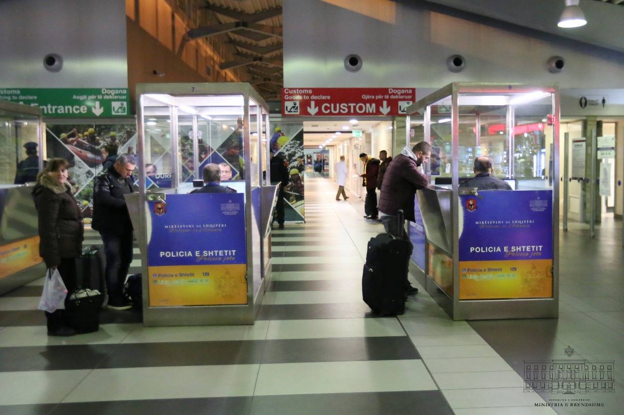 Kishte ikur nga shtëpia, kapet në portin e Durrësit