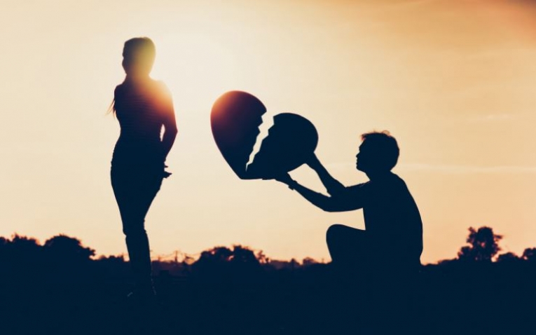 Katër shenjat e horoskopit që nuk i braktisin kurrë njerëzit që duan