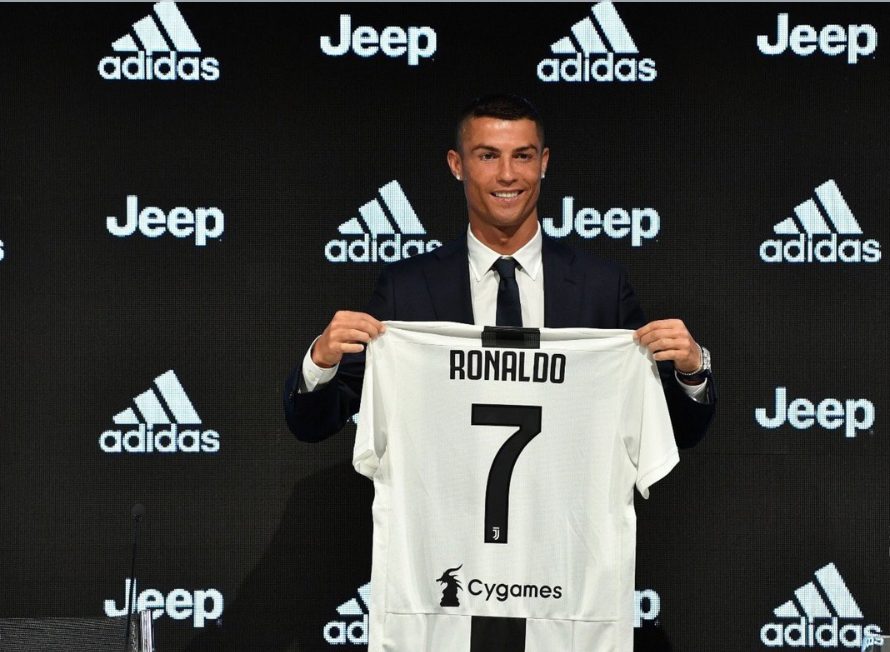 Fansat e Juventusit në panik, s’ka më fanella të Ronaldos në treg