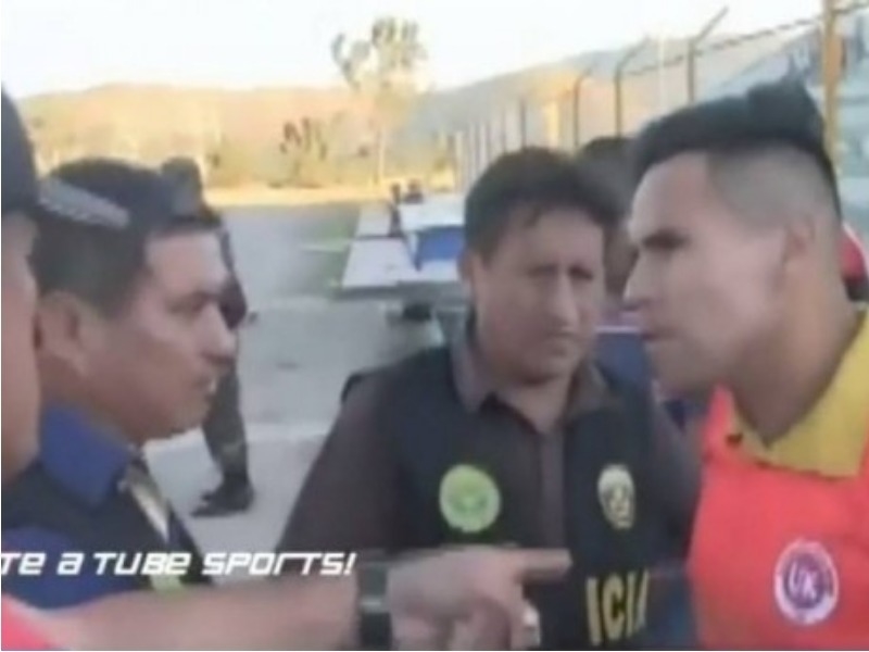 Futbollisti arrestohet gjatë ndeshjes