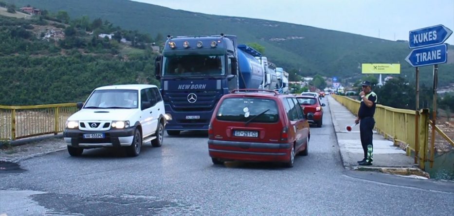 Vijon dyndja e pushuesve nga Kosova