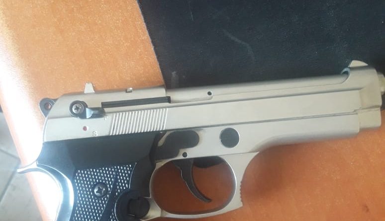 I vodhi një gruaje portofolin dhe bizhuteritë, prangoset 35-vjeçari