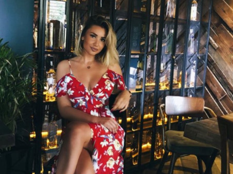 Pas ndarjes me gjermanen, Mavraj nis romancë të re me këngëtaren kosovare