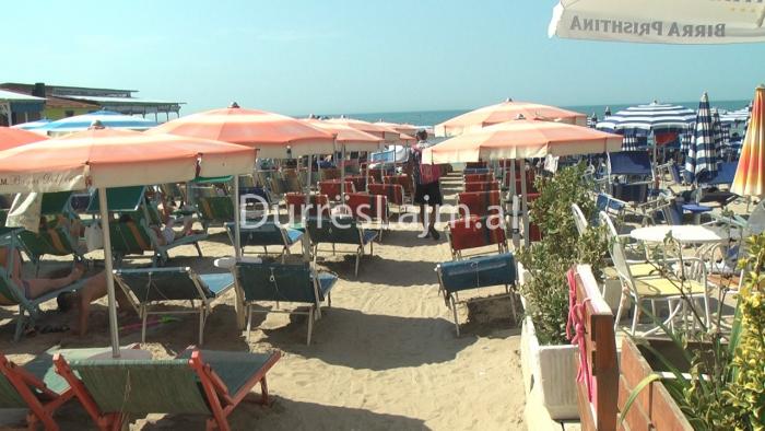 Kurban Bajrami boshatis plazhin e Durrësit (VIDEO)