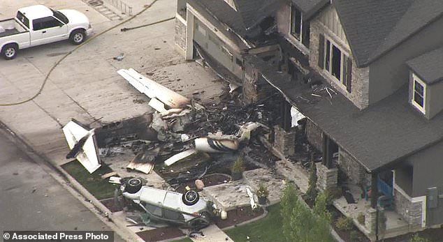 Përplas avionin në shtëpi për të vrarë gruan dhe djalin