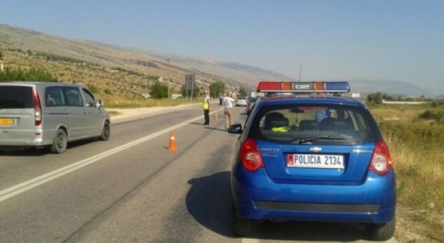 Aksident i trefishtë, plagoset çifti nga Durrësi