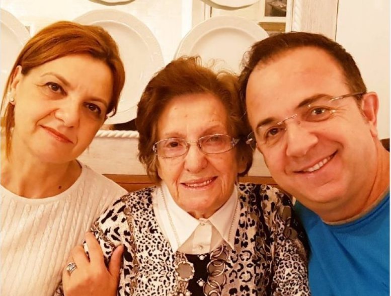 Ardit Gjebrea humb nënën: Nuk di a do mësohem dot pa ty…