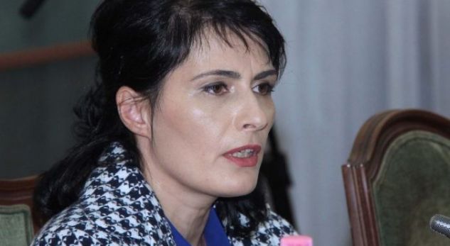 Breshëri plumbash në banesën e gazetares, reagon Kryeprokurorja Arta Marku