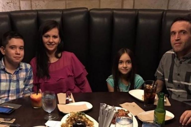 Bie në koma gruaja shqiptare që humbi djalin dhe bashkëshortin në aksident