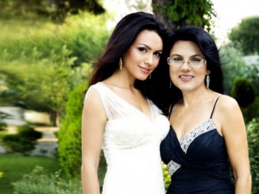 Nënë e bijë si dy shoqe, Vera Grabocka: Buzëqeshja e saj, lumturia ime