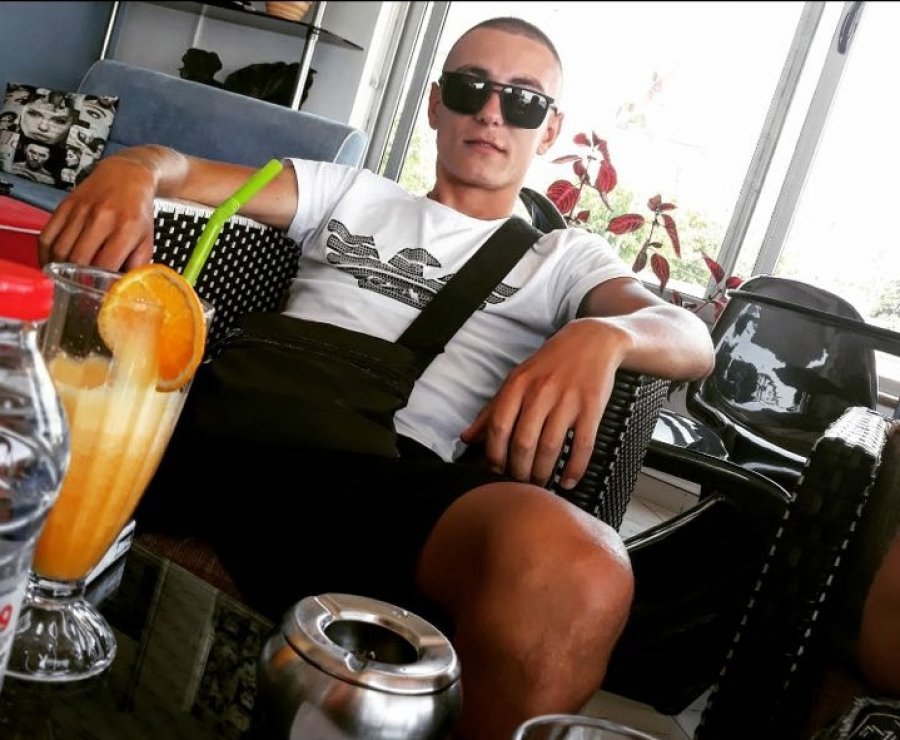 EMRI/ Ky është 19-vjeçari i arrestuar me 18 kg drogë (FOTO)