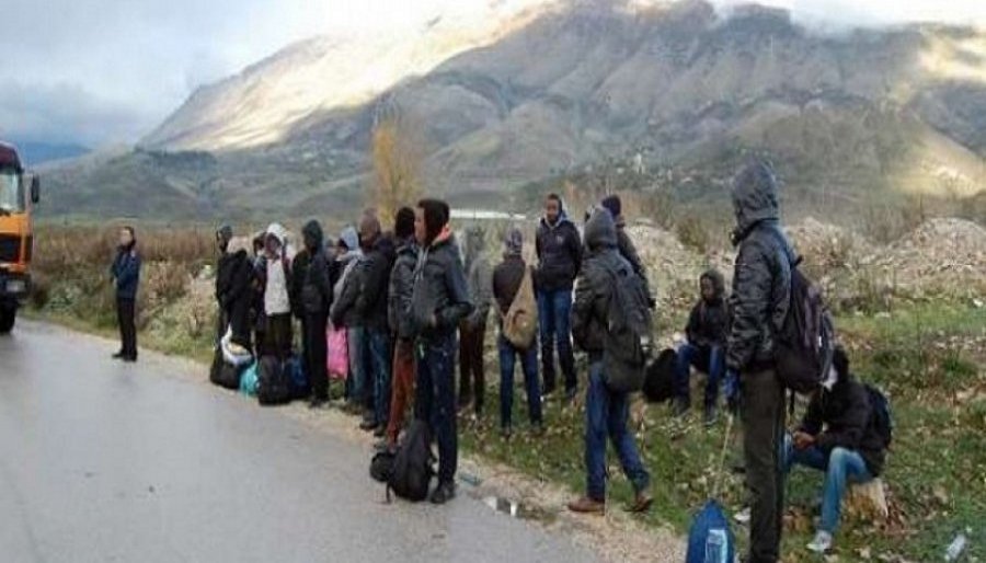 Ndalohen 23 emigrantë në Devoll
