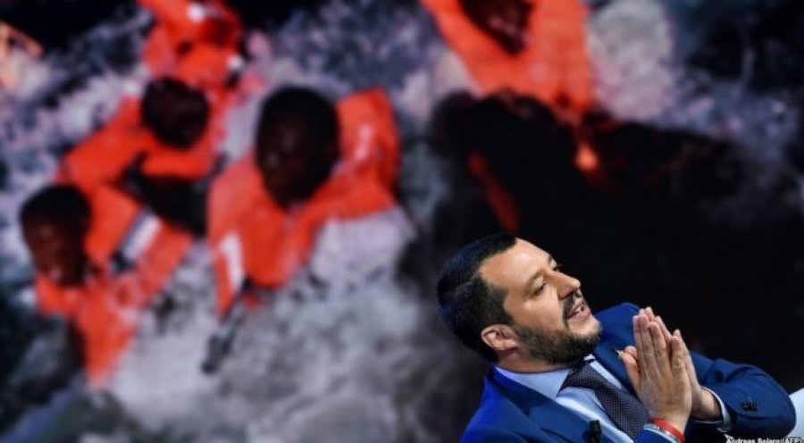 Italia apel Francës: Na ndihmoni me emigrantët