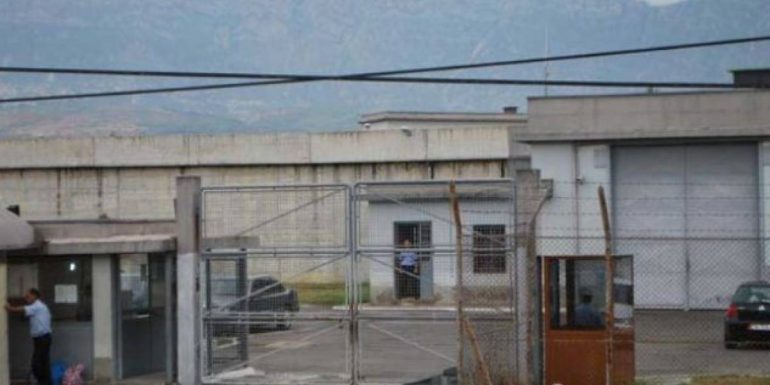 Dhunimi i të dënuarit në burgun e Fushë-Krujës/ Nis hetimi për policët