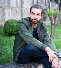 Prezantuesi i Top Channel i jep fund beqarisë me një… mashkull! (FOTO)